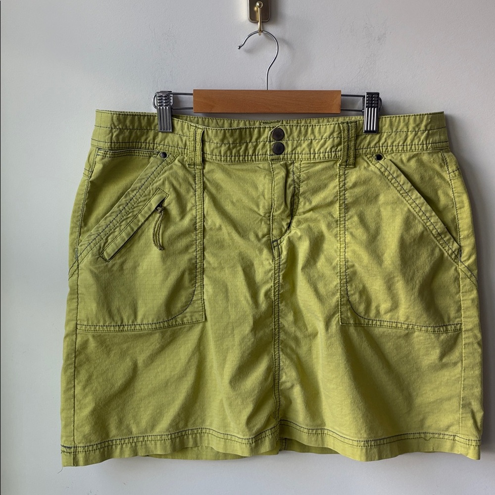 Title Nine Chartreuse Mini Skirt Athletic Athleisure Pockets Ripstop Size 12
